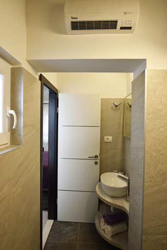 Bathroom 3, Kuzma Rooms 2, Split
