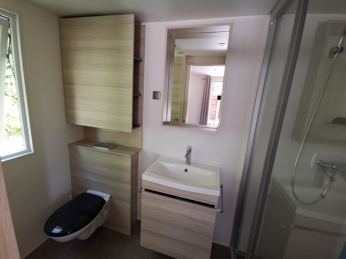 Bathroom, Camping du Manoir de Penn ar Ster, Finistère