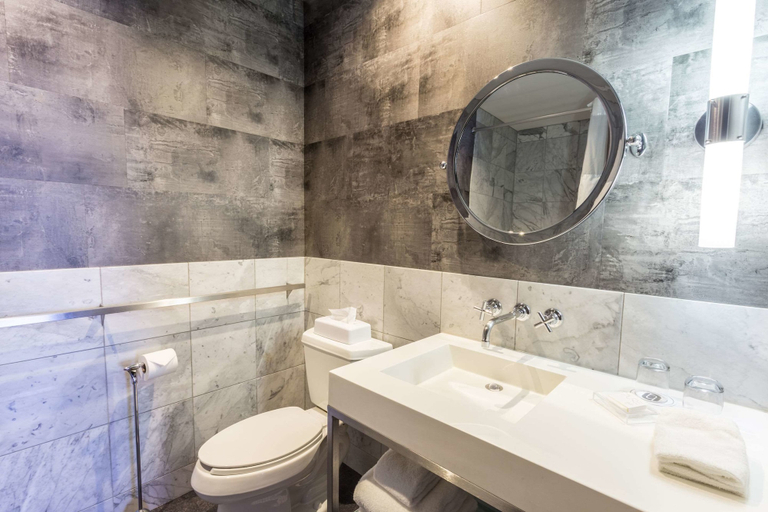 Bathroom 5, Hotel Quartier, an Ascend Collection Hotel, Communauté-Urbaine-de-Québec