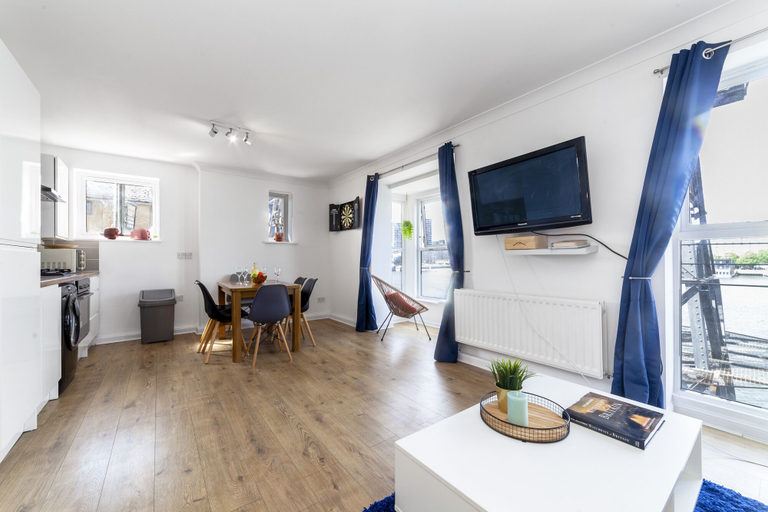 Others 5, Homely 2-bed Apartment in London, London