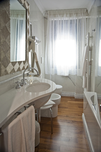 Bathroom 4, Hotel Europa, Verona