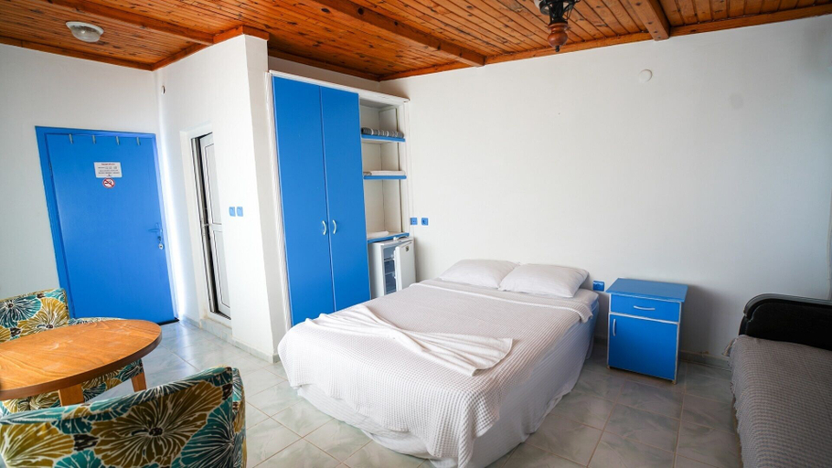 Bedroom 2, Örnek Motel, Gökçeada