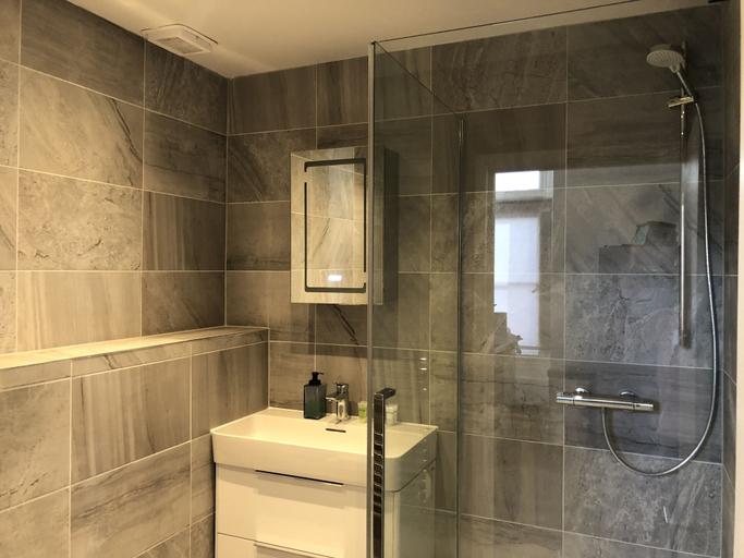Bathroom 2, Spacious & Modern 2 Bed Apartment at Knightsbridge London, London