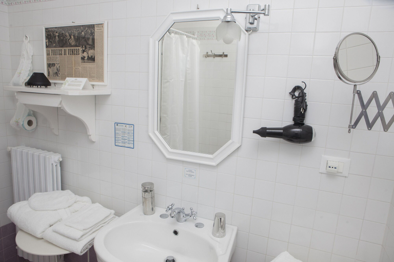 Bathroom 3, Masseria Il Frantoio, Brindisi