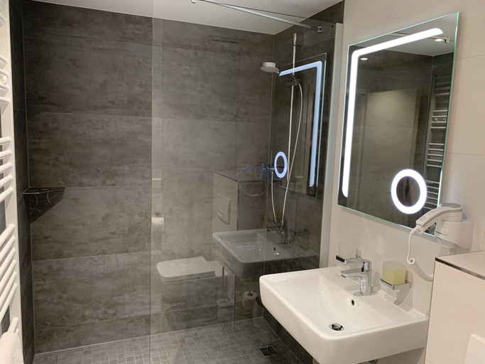 Bathroom 5, Hotel Sax Imperial, Dresden