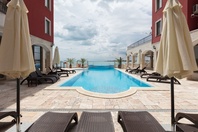 Sport & Beauty 4, Beachfront Studio in Rich Beach, Nesebar