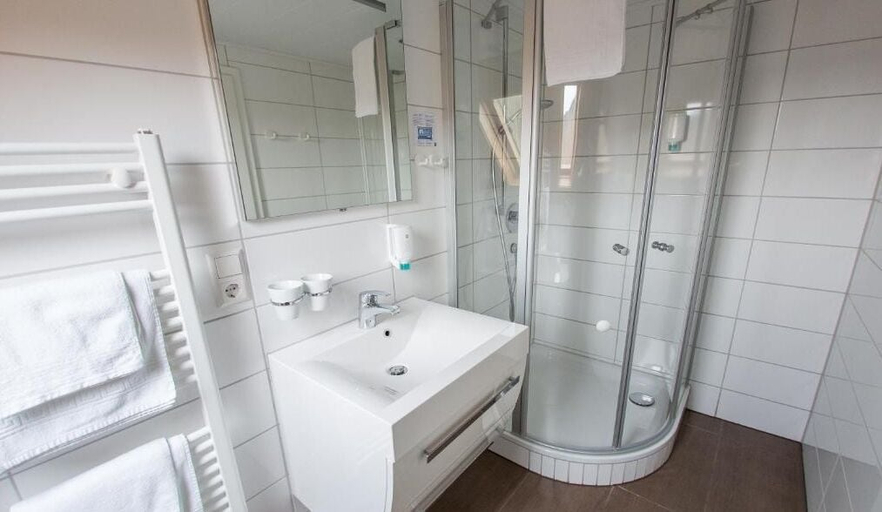 Bathroom 4, Hotel Sewenig, Cochem-Zell