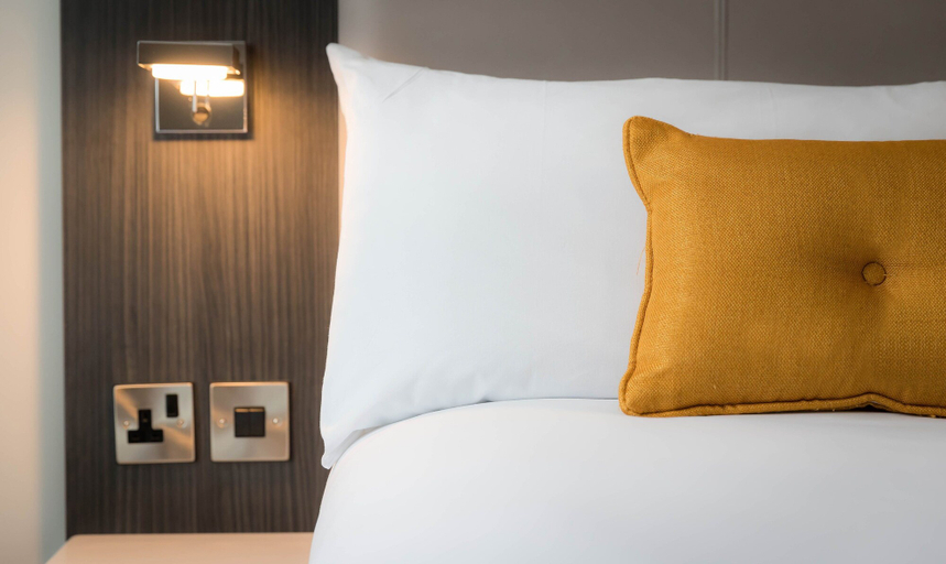 Bedroom 3, Maldron Hotel Dublin Airport, Dublin