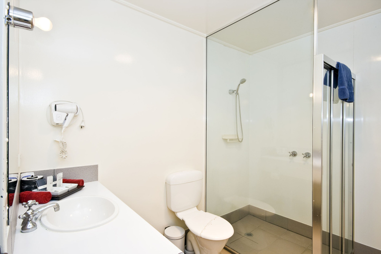 Bathroom 3, Sandridge Motel, Surf Coast - West