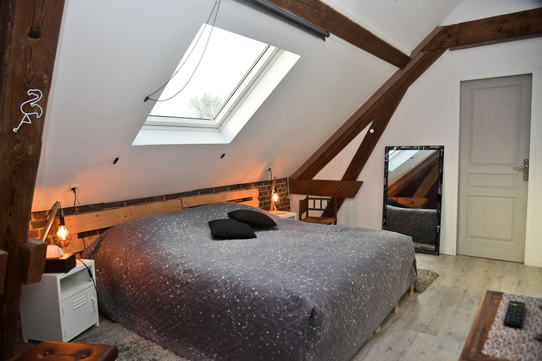 Bedroom 3, Les Colombines, Somme