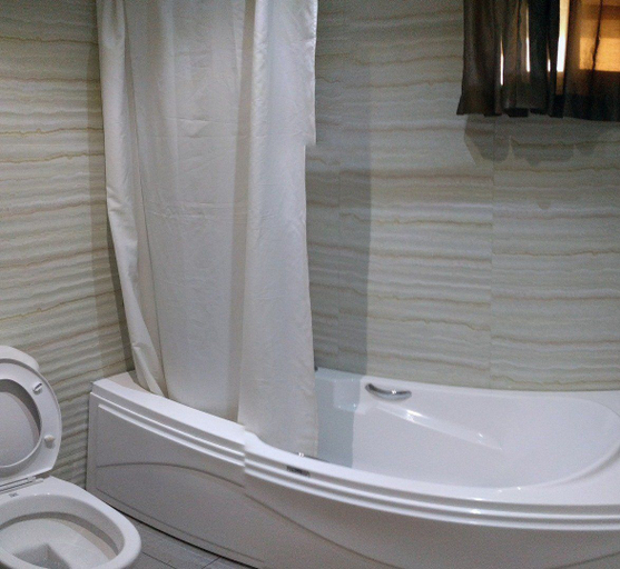 Bathroom 3, Whitehouse Hotels & Conference Centre, Kosofe