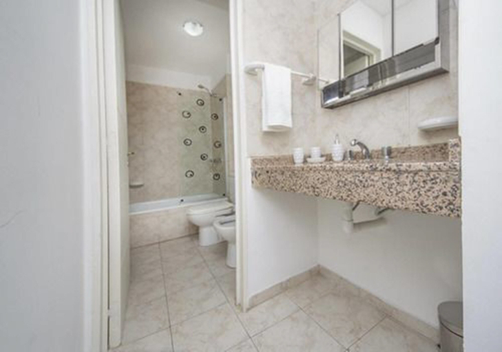 Bathroom, Obispo Oro Flat ZX6, Capital