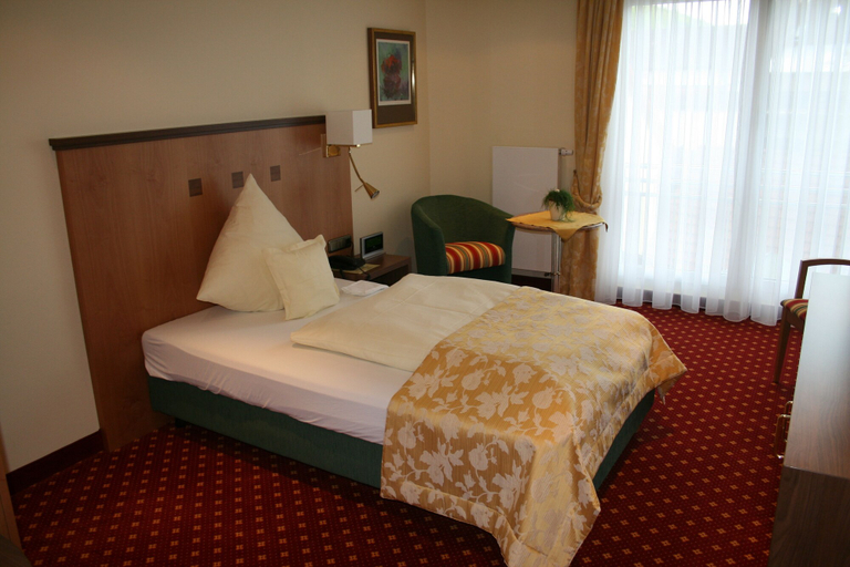 Bedroom 3, Hotel Lamm, Aschaffenburg