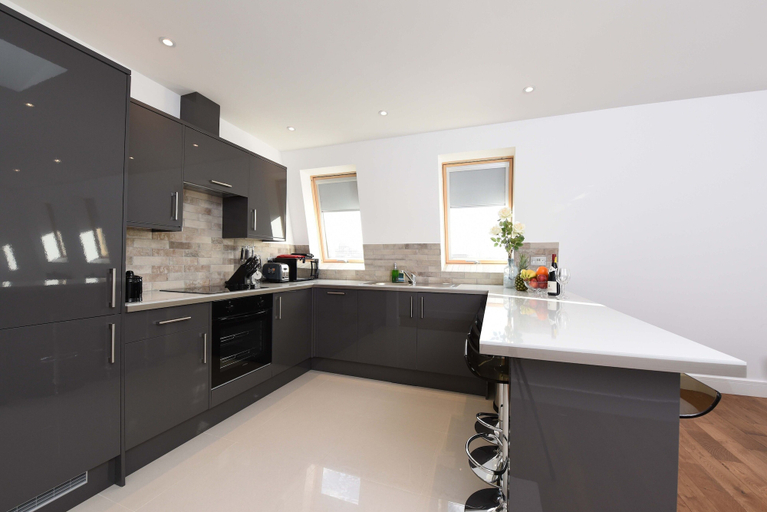 Others 5, Modern & Spacious 2 Bed Apartment at Clapham Junction, London