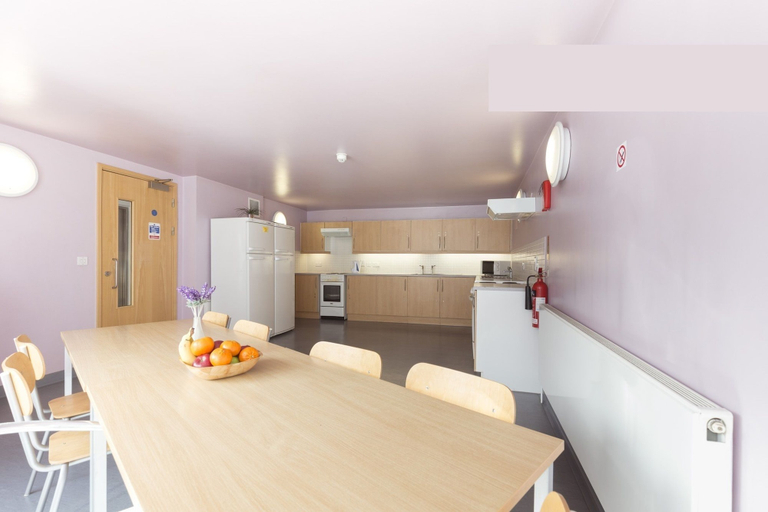 Others 5, Friendship House - Hostel, London