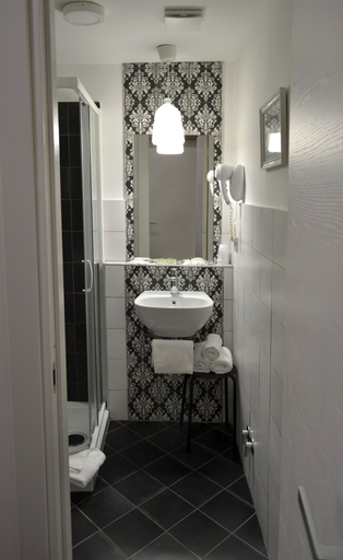 Bathroom 4, Hotel Seiler, Roma