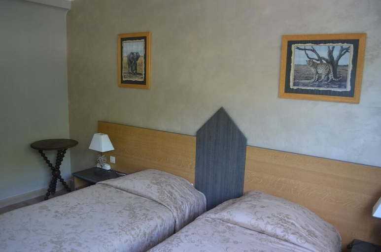 Bedroom 5, Hotel Regina, Hérault