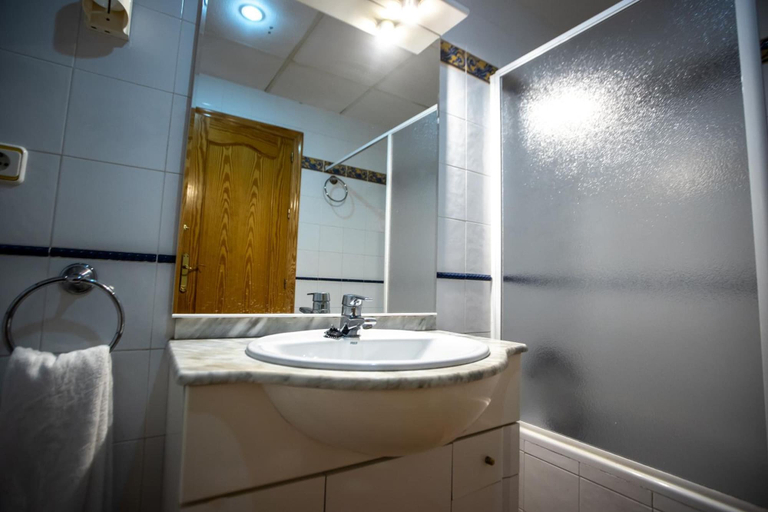 Bathroom 4, Hotel Apartamentos Mojácar Beach, Almería