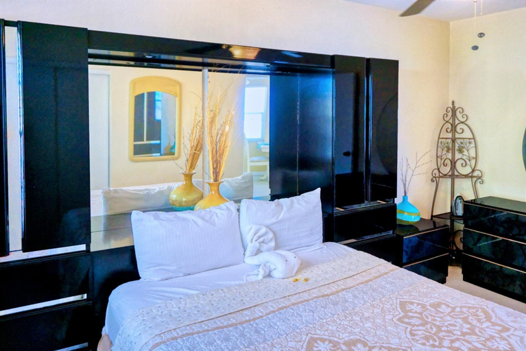Bedroom 3, Misty Isles Redington Beachfront Suite 5, Pinellas