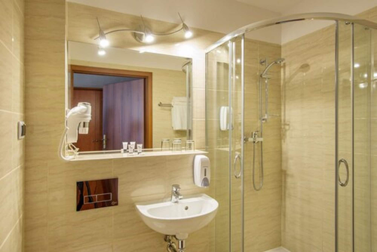 Bathroom 4, Hotel Krakus, Kraków City