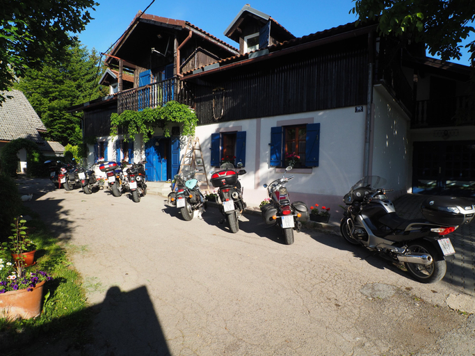 Exterior & Views