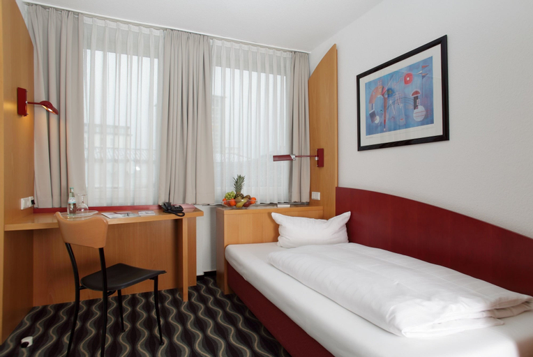 Bedroom 3, Stadthotel Kassel, Kassel