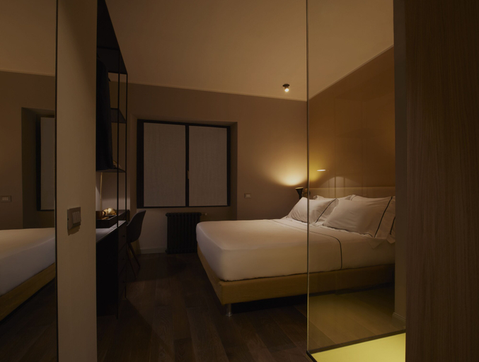 Bedroom 4, The Place, Roma