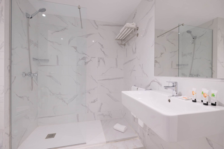 Bathroom 4, Azuline Hotel Palmanova Garden, Baleares