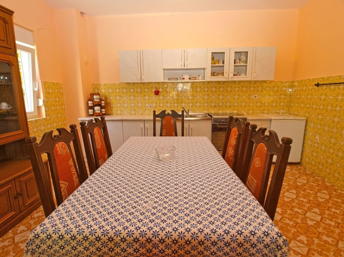 Others 4, Apartment 1157, Pula