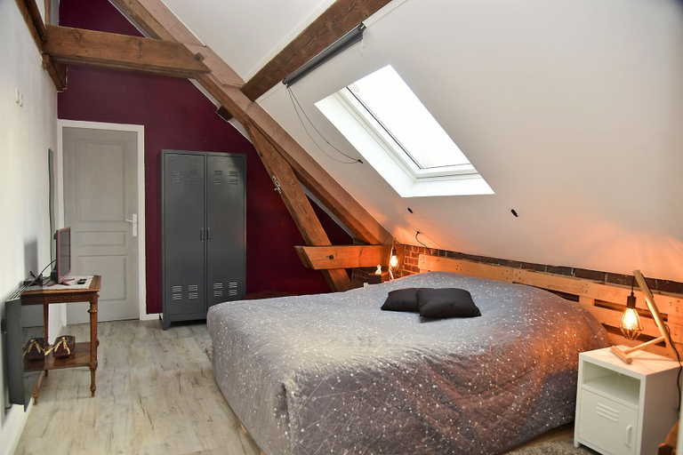 Bedroom 4, Les Colombines, Somme