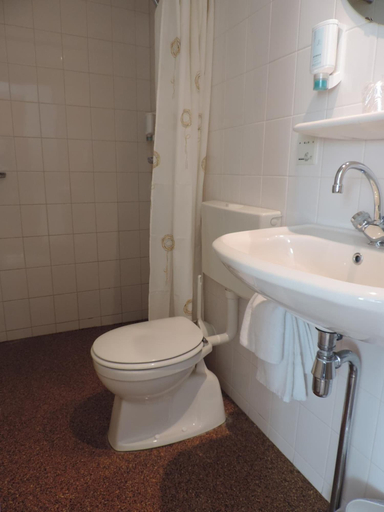 Bathroom 3, Hotel Ekamper, Eemsmond