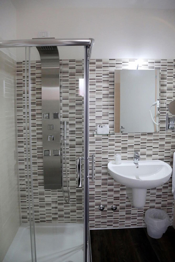 Bathroom 3, Donna Matilde, L'Aquila