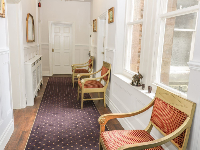 Others 5, Peak Manor, Derbyshire
