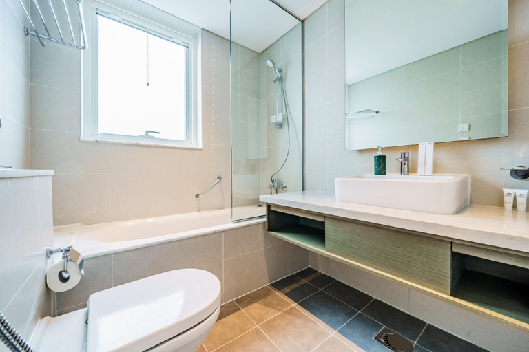Bathroom 2, Stunning 2BR with Balcony-Canal View, Dubai