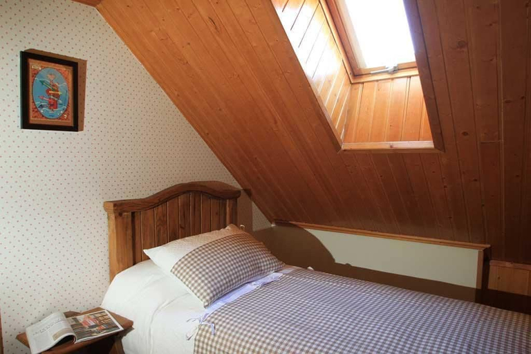 Bedroom 4, Aparthotel Sarrato, Huesca