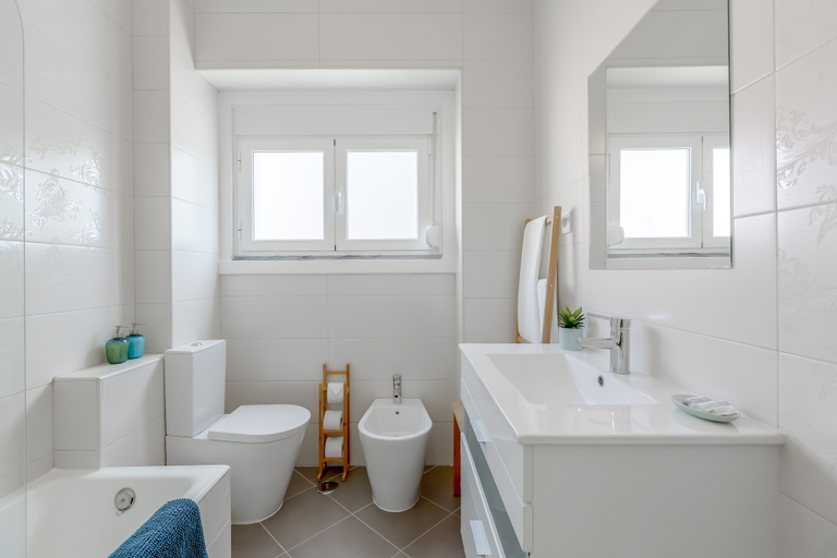Bathroom 4, Sunny, Bright and Quiet Apartment, By TimeCooler, Lisbon