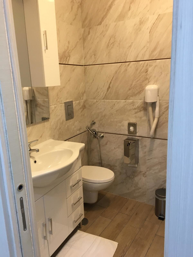 Bathroom 5, Il Cuore di Napoli, Napoli