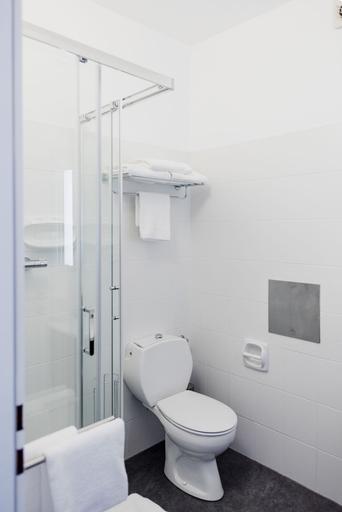 Bathroom 3, Mullner Smart Hotel Wien Self Check In, Wien