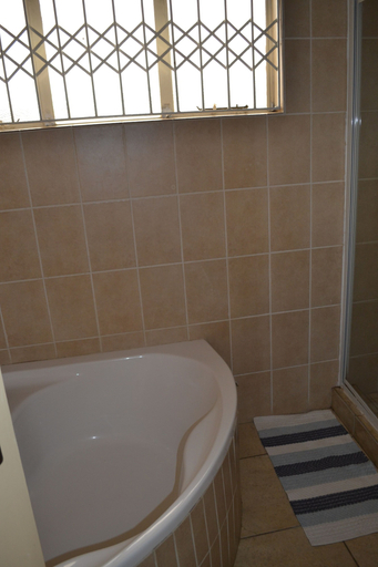 Bathroom 3, Kamogelo Guest House, Bojanala