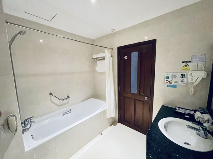 Bathroom 4, Saigon Phu Yen Hotel, Tuy Hoa