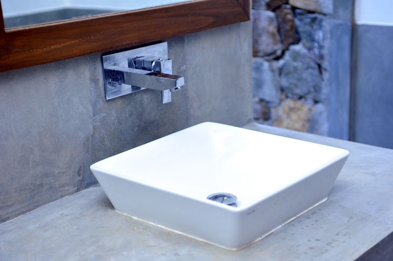 Bathroom 3, Eliyanth Udawalawe, Sevanagala