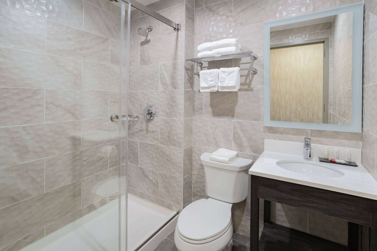 Bathroom 4, Days Inn by Wyndham Bronx NYC, New York