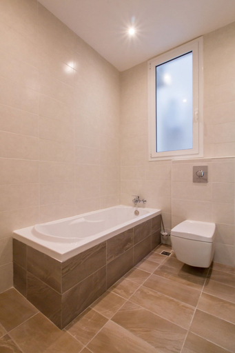 Bathroom 4, Ocean Gardens B3