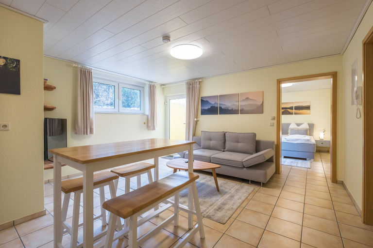 Others 4, Awad's Yellow Apartment, Ortenaukreis