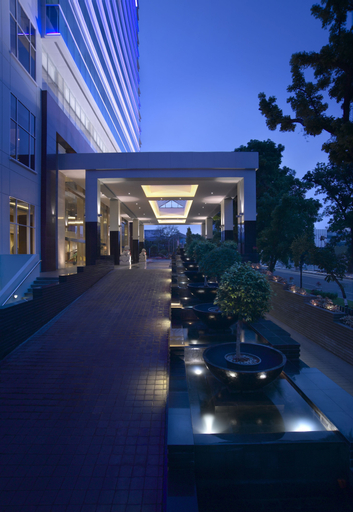 Exterior & Views 28