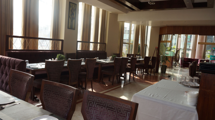 Food & Drinks 4, The Amaris, Dehradun