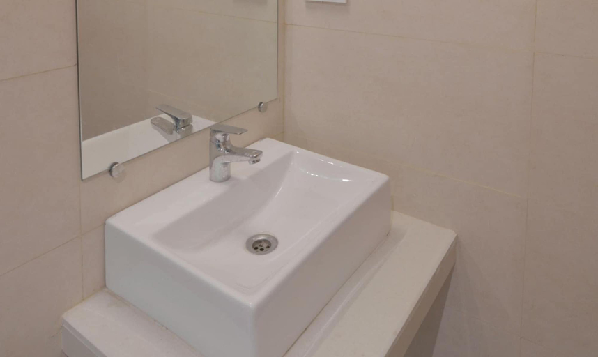 Bathroom 4, Hotel West Blue, Mumbai Suburban