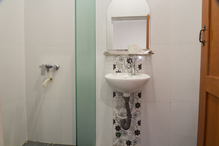 Bathroom 5, Poolside Villa - Hostel, Phnom Penh