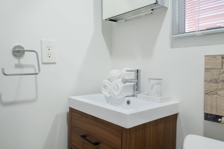 Bathroom 4, Hummingbird Private Heated Pool Cottage Downtown, The Square, Beach!, Palm Beach
