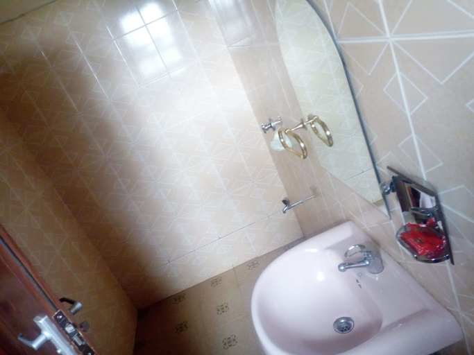 Bathroom 3, Le Voyage Resort, Saboti